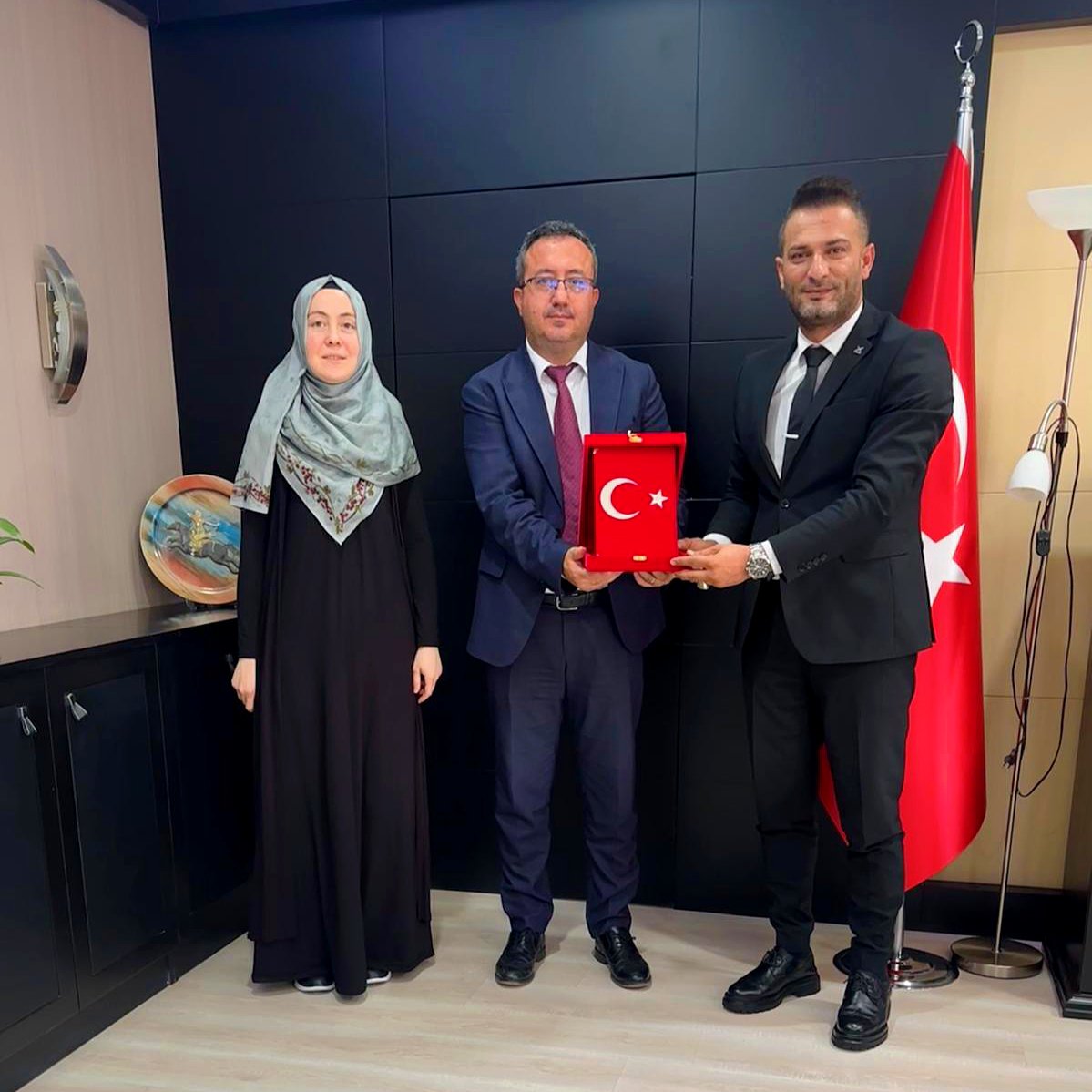 ikbldrs's tweet photo. Yalova Gençlik ve Spor il Müdürümüz Sn Salih KILIÇ ve Çevre ve Şehircilik il Müdürümüz Sn Tuncay MÜLAYIM'ı makamlarında ziyaret ettik.
  Değerli Müdürlerimize  nazik misafirperverlikleri ve  samimi sohbetleri ve gösterdikleri ilgi için teşekkürlerimizi sunuyoruz. https://t.co/ev099qdvHA