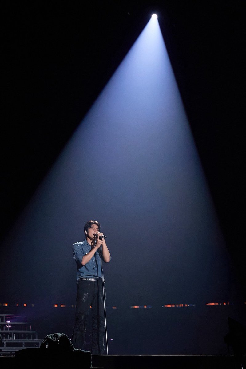 Jeomngwoo's tweet photo. The kind of night where the crowd grew louder and everything beyond those lights slowly fell away. What remained was the sound of music along with a feeling that stayed long after the night was over. Fukuoka, you were a good one. https://t.co/xiV5Y4isi7