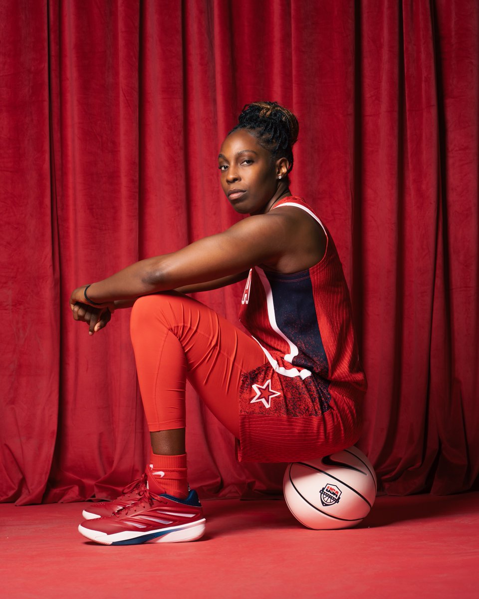 usabasketball's tweet photo. The Point Gawd delivers.

🇺🇸 #USABWNT x @cgray209 https://t.co/qpsATZZ8XC