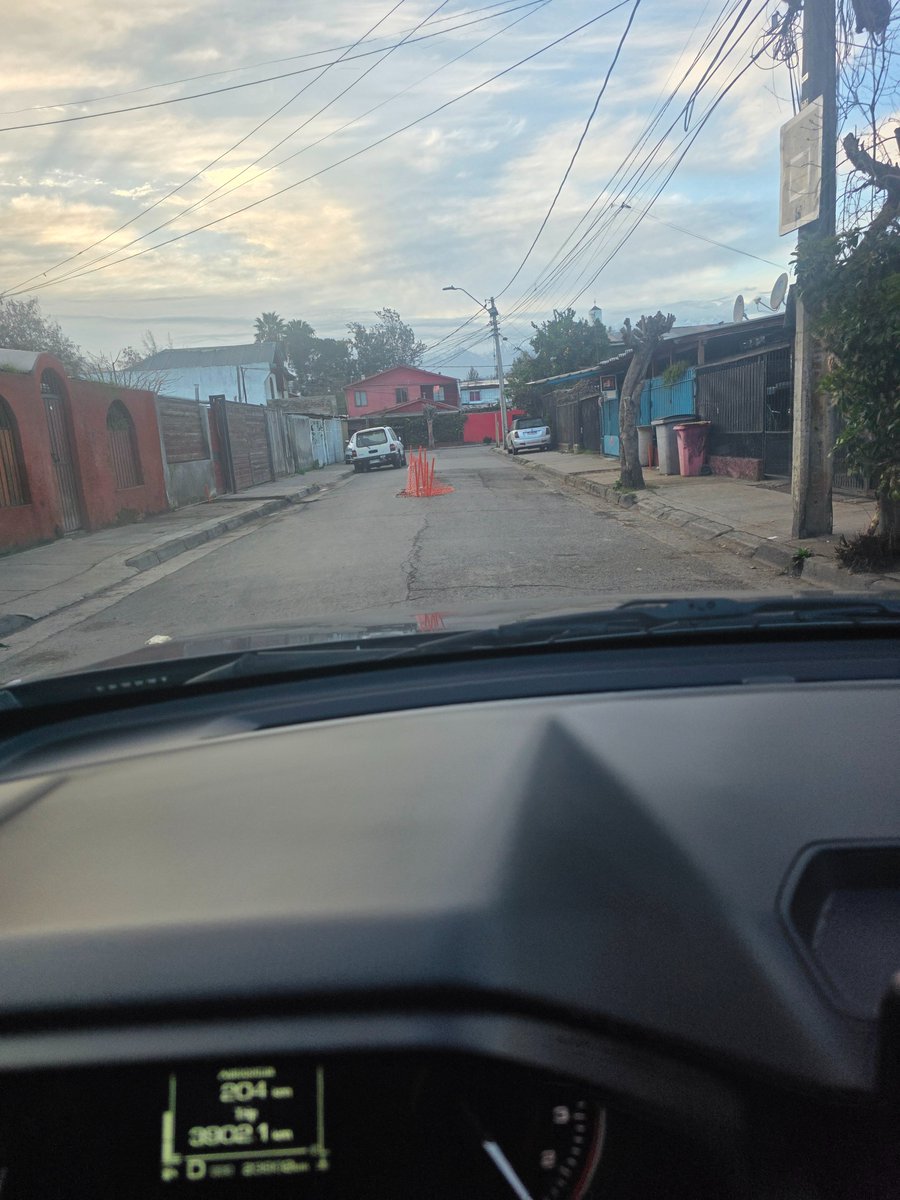 CarooCerda's tweet photo. @Muni_Recoleta 

Calle diego duble urrutia, villa los escritores de chile. En estos momento el socabon es mas grande producto de las lluvias https://t.co/KCt3TxYaHY