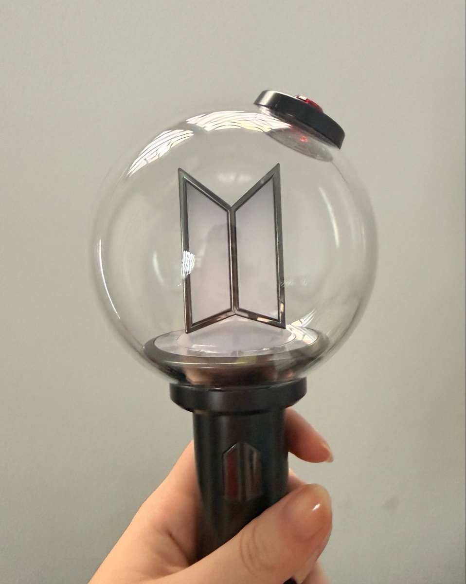 arixmars's tweet photo. feedback super positivo pra @yeosector da ceg de army bomb ✨
foi minha primeira ceg e amei participar, a mel sempre foi muito atenciosa e clara sobre todo o processo, tirando todas as dúvidas necessárias e atualizando! Chegou tudo certinho, obrigadaa💜 https://t.co/LUqRMmnNNs