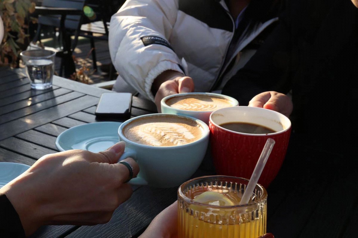 Addygdl2's tweet photo. Hey everyone! Just grabbed coffee with an old pal we haven’t seen in months—nothing beats catching up and laughing over lattes ， https://t.co/hQwWGHfDxQ