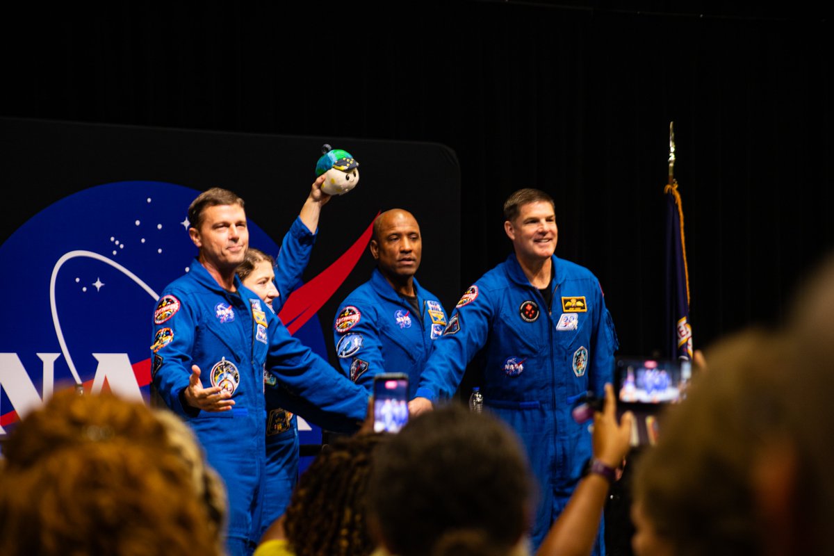 TeledyneBrown's tweet photo. 🚀🌑Moon Joy landed in the Rocket City where #TBE sponsored the celebration of the historic #ArtemisIImission &amp; welcomed the astronauts. The crew also stopped by @NASA_Marshall to share their experiences &amp; meeting some of the people who made this mission a success. https://t.co/zxDFN7qhEP
