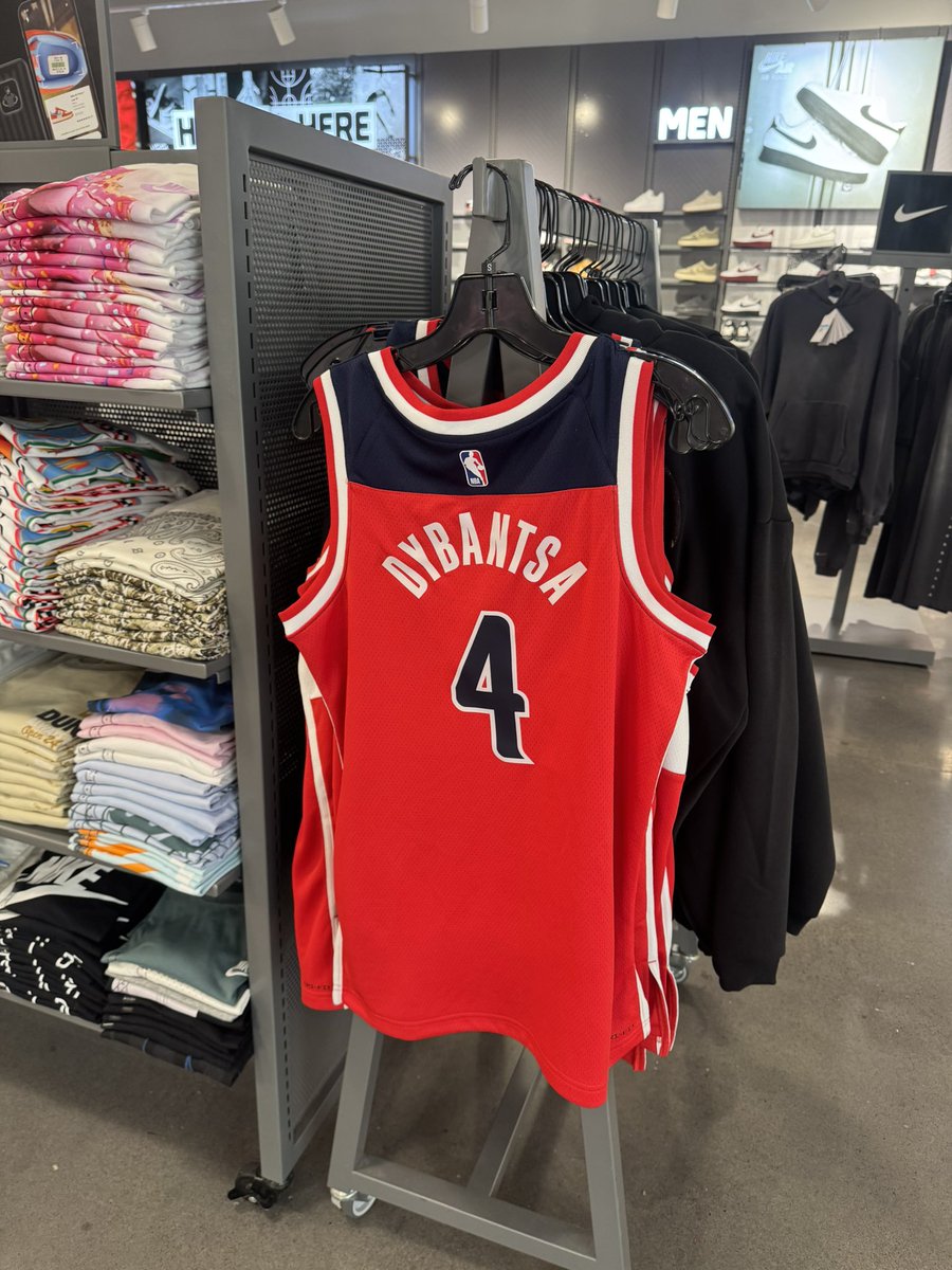 AlanDay36's tweet photo. @EBJunkies footlocker Tyson’s https://t.co/CODpw0Ij3p