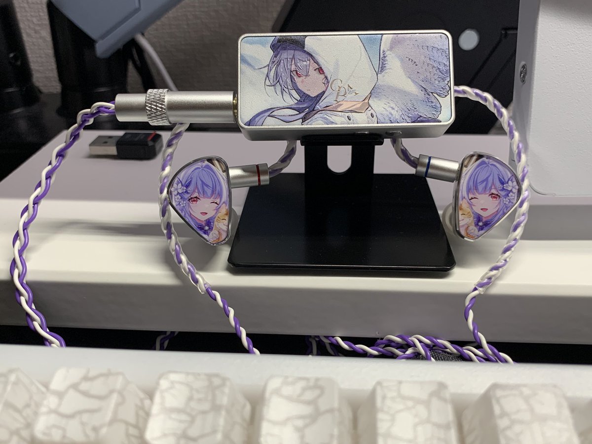 nolanola1011's tweet photo. #CVJ  #ポタオデ #長尾製作所 
CVJ HIBIKI (上:ヘッドホンアンプ)
CVJ JEMINE (下:イヤホン) https://t.co/awMgHauzeq