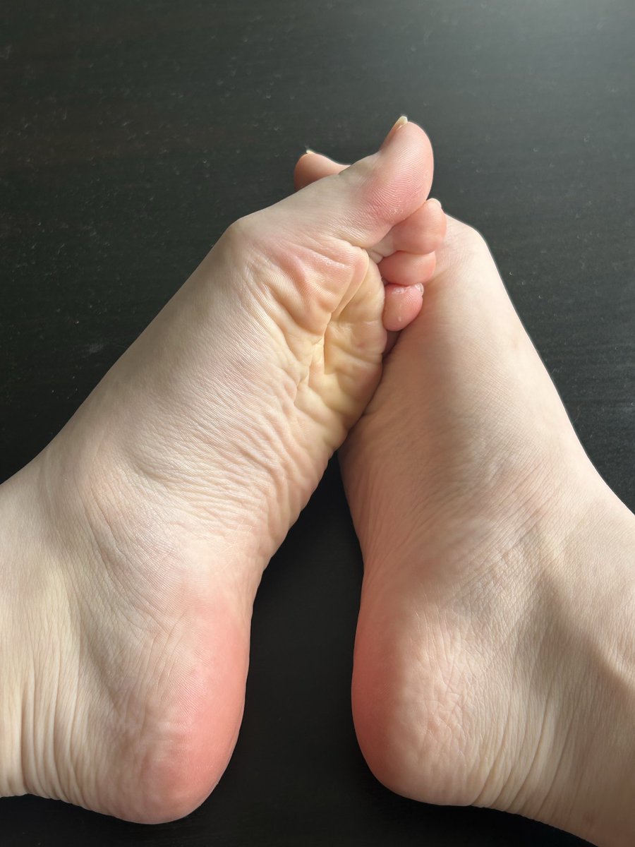 Aergieris's tweet photo. Thought you might wanna see the wrinkles a little more 😉
#feetfetısh #feetworshi̇p #sole #findom #findomgoddess #footseller https://t.co/1qqJtX0wMd