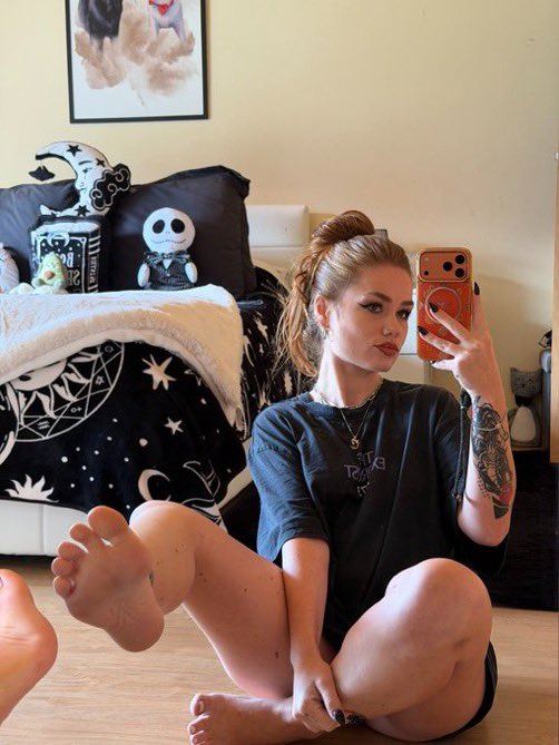 sendforroxy's tweet photo. Chastity and poppers are such wonderful tools for blackmailed subs.

It keeps them permanently horny and I use it to conditioned them to only get sexual arousal through submission, obedience and degradation.

#sissyfication #blackmail #cuck #findom
#loser #humanatmslut https://t.co/iCoNPtdNQU