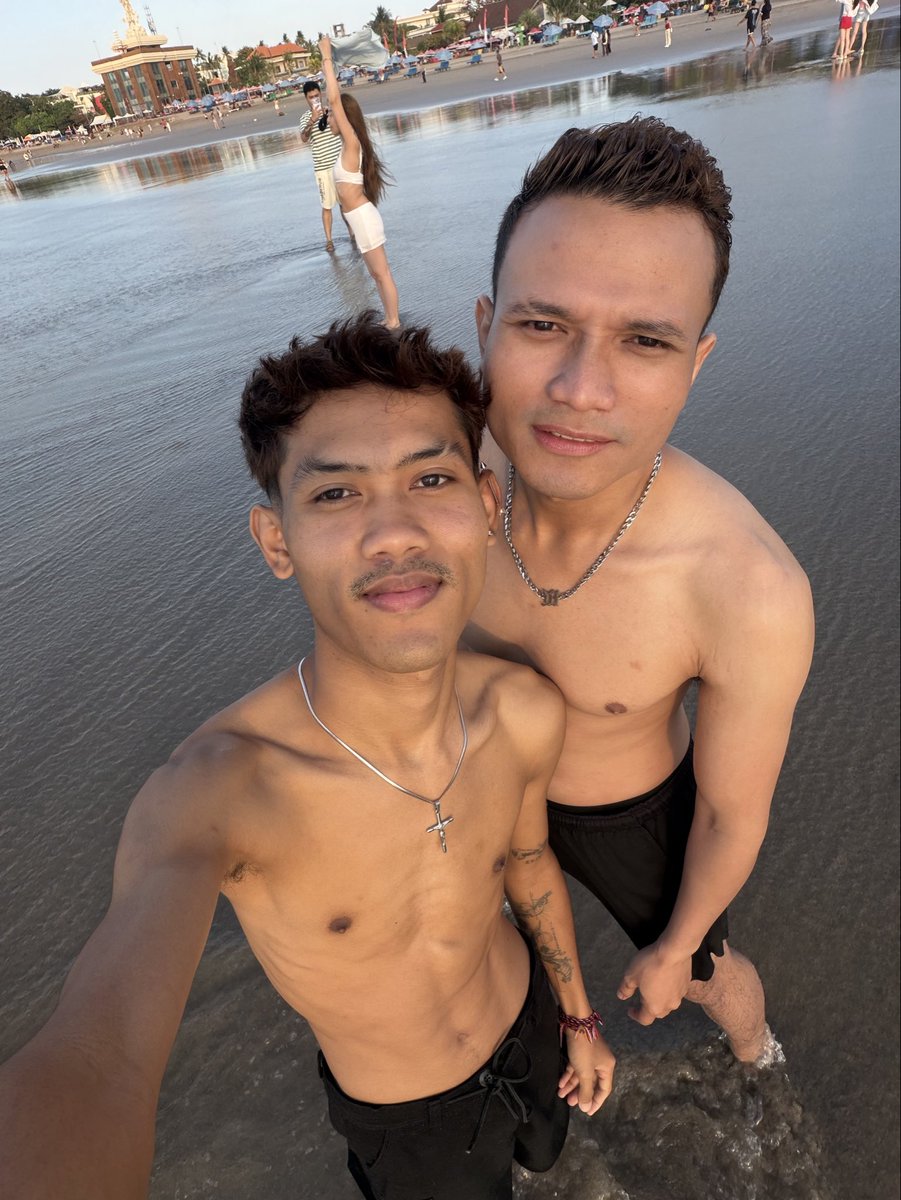 HDevano__'s tweet photo. aku , kamu dan laut 🖤 https://t.co/h0goM2p3lO