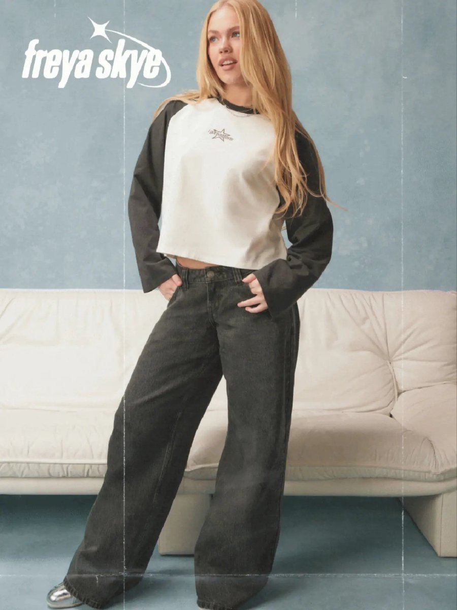 freyaskyetr's tweet photo. Freya Skye x Hollister’s new merch! 🩷⭐️ Available September 8. https://t.co/xPRBZFm2Xo