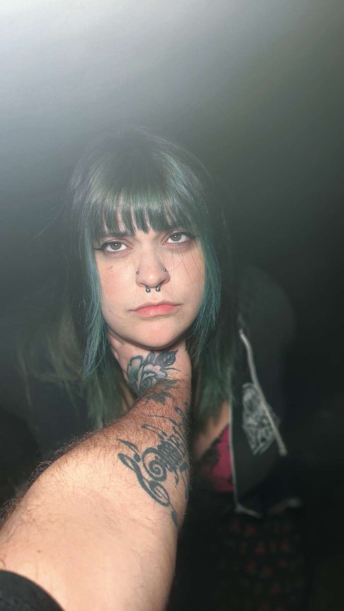 xGothKingx's tweet photo. You know your brat learned her lesson when she looks up at you like this with respect https://t.co/6ZraLvobiZ
