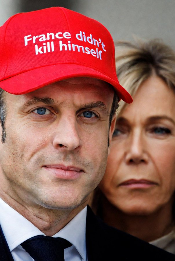 FrenchPointOfV's tweet photo. @LeContempIateur Jean-Mi dit Brigitte demande à Macouille impossible de s'en débarrasser https://t.co/8bRb26WYHa