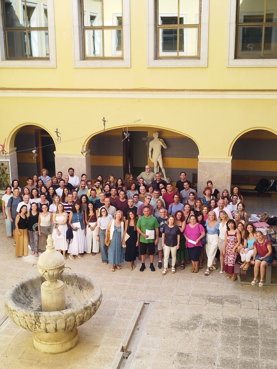 JosepDeRibera's tweet photo. L'equip docent de l'IES JOSEP DE RIBERA  vos espera a les aules dimecres 9 de setembre: 
* L'entrada es farà pel Saló d'Actes segons l'horari de cada curs. 
* Consulteu al web del centre horaris i informació completa. 

 #IniciDeCurs #XarxaLlibres #NouCurs2026 https://t.co/pSZ1n3SZPD