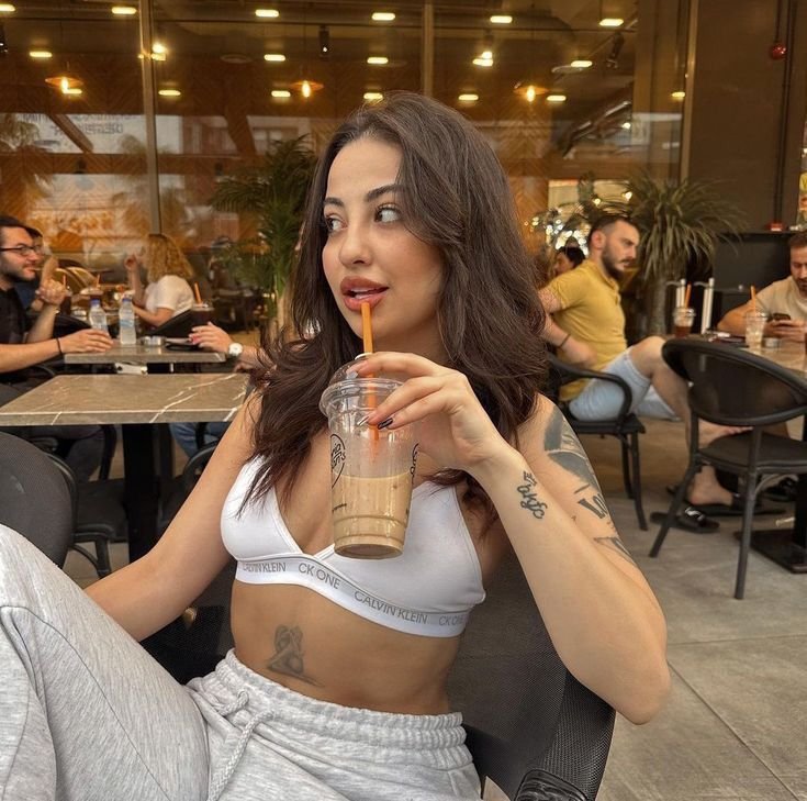 Catherineqqp's tweet photo. Venez en pv mes amours je vous attend https://t.co/mOY6UyT25A mon Telegram aussi et canal pv pour du fun payant je ne répond que la bas actuellement soyez nombreux mes bb😘 https://t.co/QGqmjIeNN8