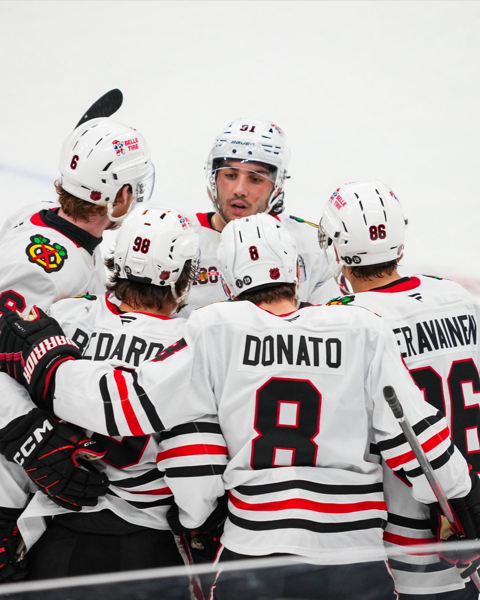 NHLBlackhawks's tweet photo. ✨ another day closer to the start of the season ✨ https://t.co/krn40cItQI