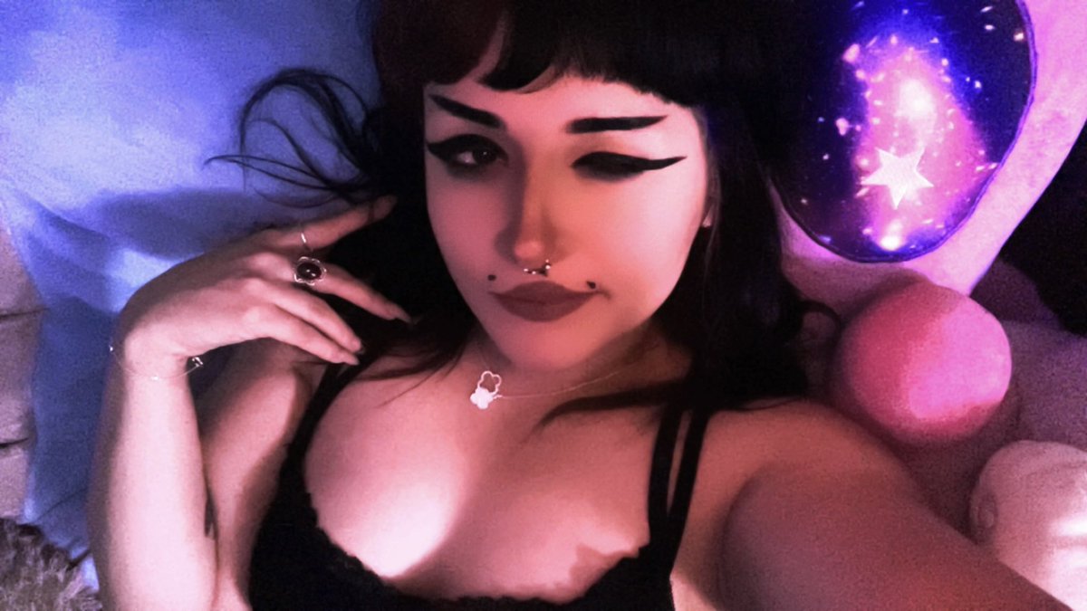 Dotttydahottie's tweet photo. New to #nsfwtwt!
Call me Dot ❤️

• 21 f
• Nerdy gamer 🤓
• She/her
• Bi
• I don’t sell or accept money
• dm’s open (selective)
• looking for moots! 

↻+ ᢉ𐭩 to be moot https://t.co/5WHMeCMBOA
