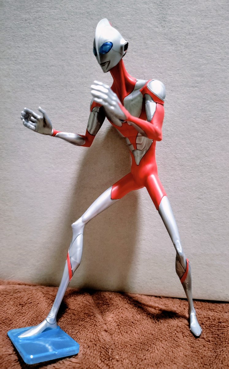 lacedoll595's tweet photo. 1時間で組み立てたウルトラマン。
下半身細すぎねぇ？？？
おめぇそんなんで光の戦士名乗れんのか？！ https://t.co/lWboR1xL1r
