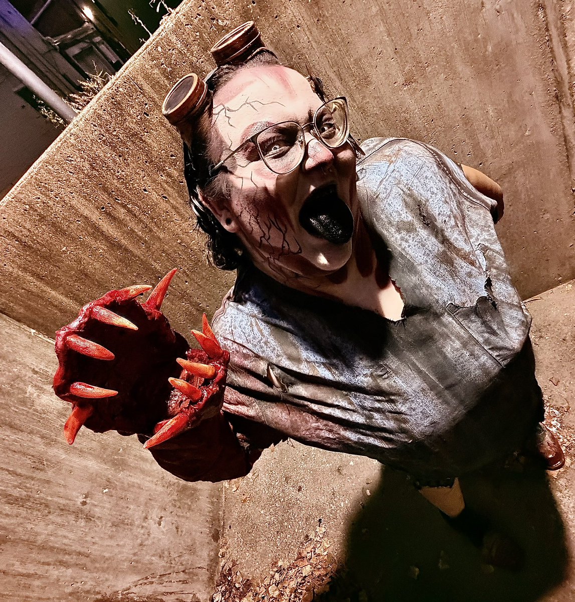 frankhasdrowned's tweet photo. ITS SCARE SEASON YIPPEE!!!

#scareactor https://t.co/lTBCDKSUXT