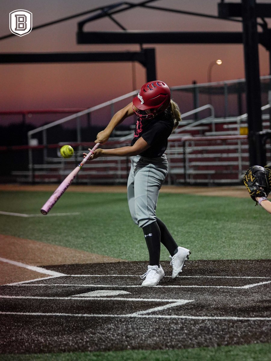 BradleySoftball's tweet photo. 𝐃𝐀𝐘 𝟏 @ 𝐃𝐔𝐒𝐊 🌅🥎 https://t.co/psLQjWPKZ0