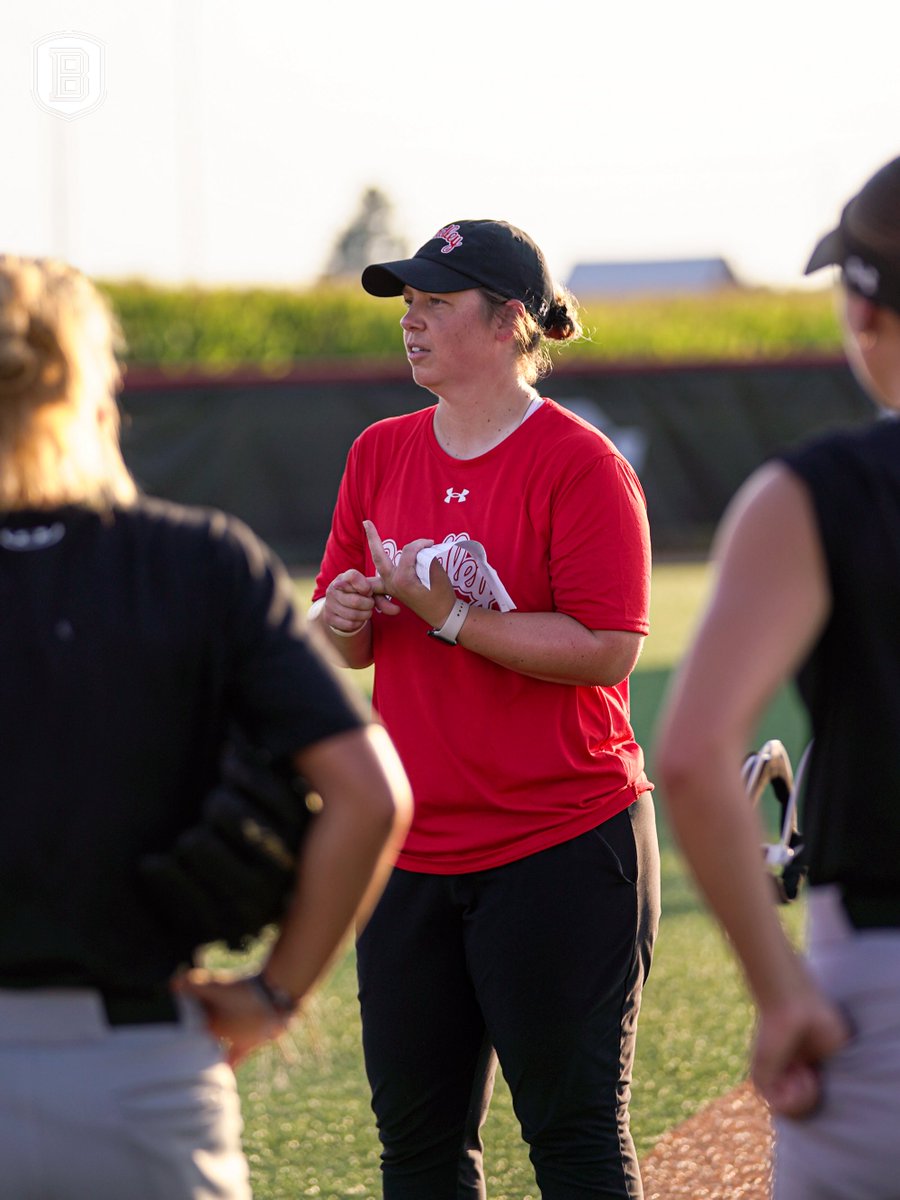 BradleySoftball's tweet photo. 𝐃𝐀𝐘 𝟏 @ 𝐃𝐔𝐒𝐊 🌅🥎 https://t.co/psLQjWPKZ0