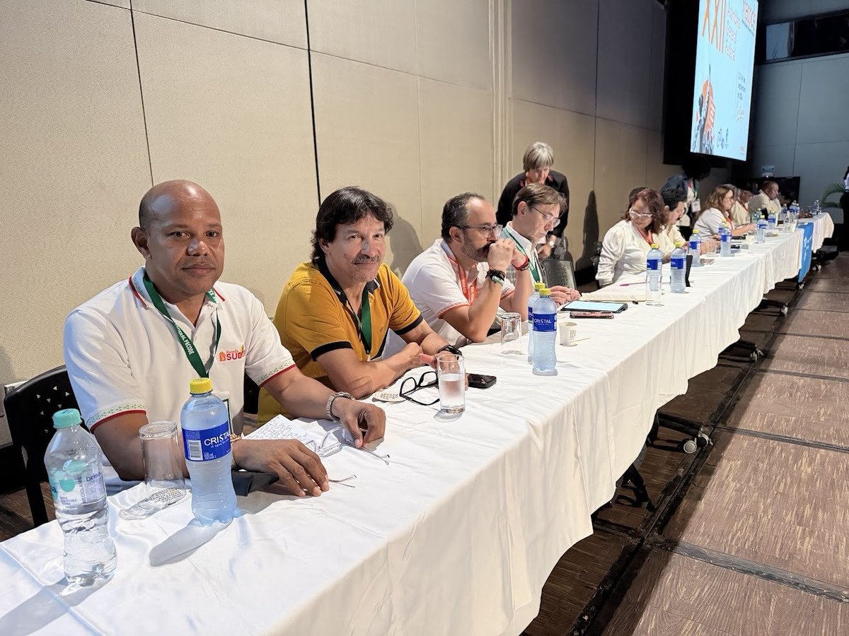 cutcolombia's tweet photo. #Cartagena | La CUT participa en la XXII Asamblea General Federal de @fecode , que reúne a  delegados de todo el país del 2 al 4 de septiembre.
Un espacio de debate, reflexión y construcción colectiva para fortalecer la organización sindical, analizar la coyuntura nacional y avanzar en la defensa de la educación pública y los derechos de los trabajadores. 

#CUT40Años #FECODE #UnidadSindical