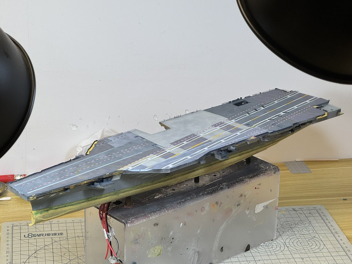 SHOKAKU_NANODAA's tweet photo. [1/700 CVN-78 USS Gerald R. Ford WIP]

More flight deck markings.

#scalemodel  #shipmodel #艦船模型 #scalemodelling #scalemodelin https://t.co/FpLwj5IoQl