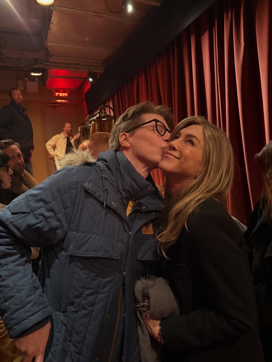 Jenniferani154's tweet photo. Somewhere between the chaos and the magic. ✨🎬
#JenniferAniston #OnSet #BehindTheScenes #CreativeLife #WorkMode https://t.co/Kqfh1kLPSV