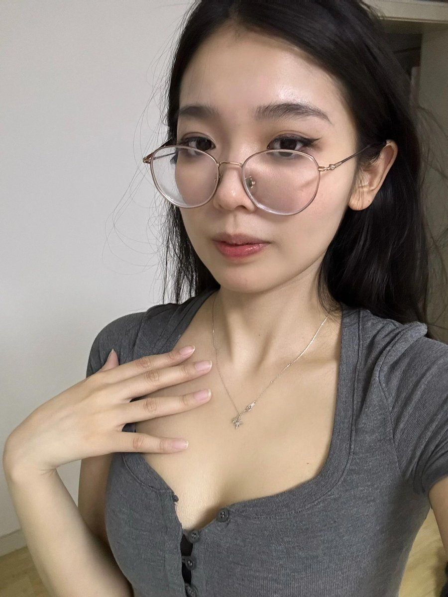 joye_mr's tweet photo. 20➕的女大还有没有男孩子喜欢 https://t.co/3RJMxKY5Vv