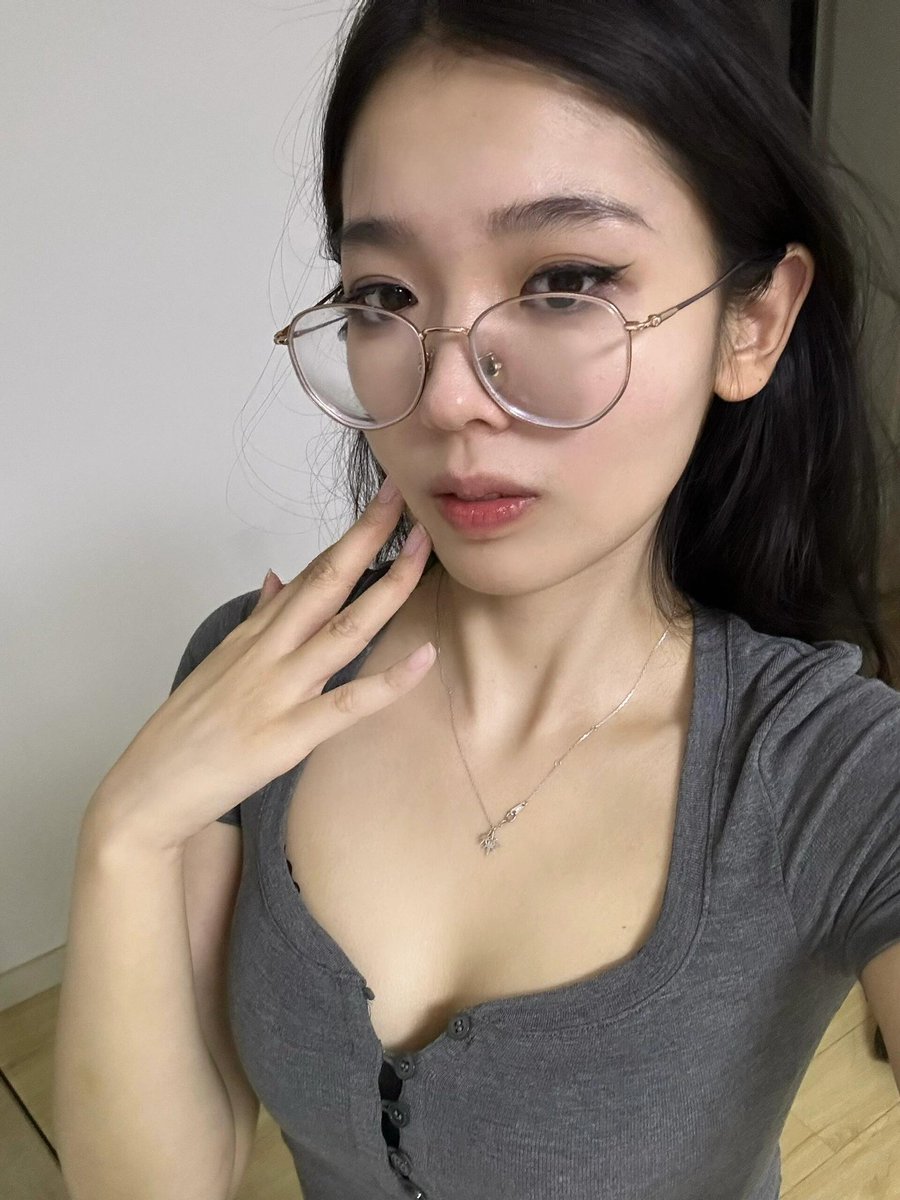 joye_mr's tweet photo. 20➕的女大还有没有男孩子喜欢 https://t.co/3RJMxKY5Vv