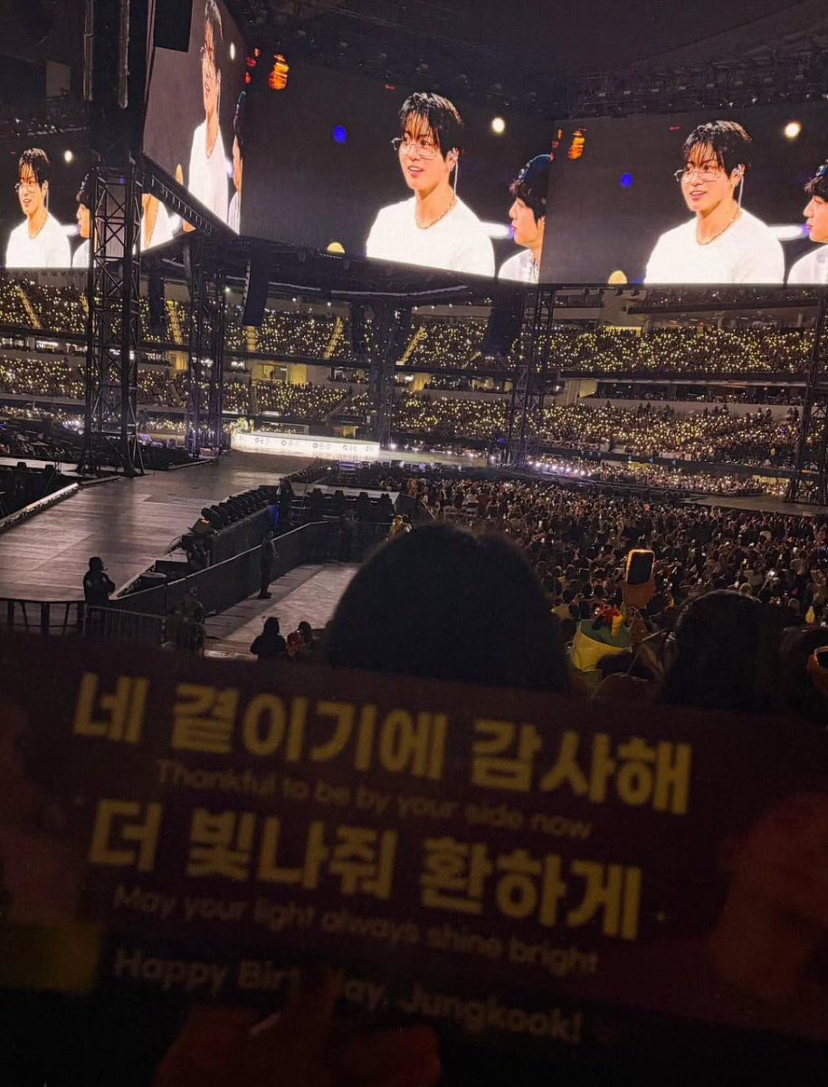 GoldenJKUnivers's tweet photo. Everyone was very exited and Jungkook really felt all the love, which is the most importantly thing in the world. About the banners, people were sooo excited to get them we distributed all 40K of them and they keep asking me still, but it was very dark because the lights were off and with the Golden lights it was harder to see but I’m pretty sure he read from the ones of us who were on the floor holding them up. 

Overall, it was fantastic and thank you to everyone that helped make the 3 coordinated projects (lights, banners, hats) happen, it couldn’t have been possible without so many volunteers.