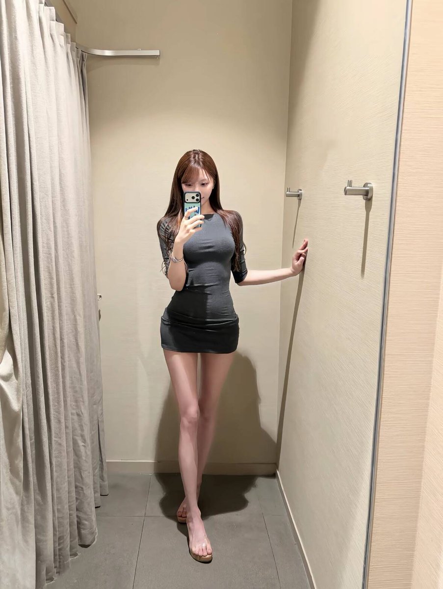 Aly12138's tweet photo. 早安☀️

听说早上起来看美女有利于身心健康，一整天的心情都不会差～✨

那这两张先安排上，今天也请保持好心情哦😘💕 https://t.co/zutqgvNTNA