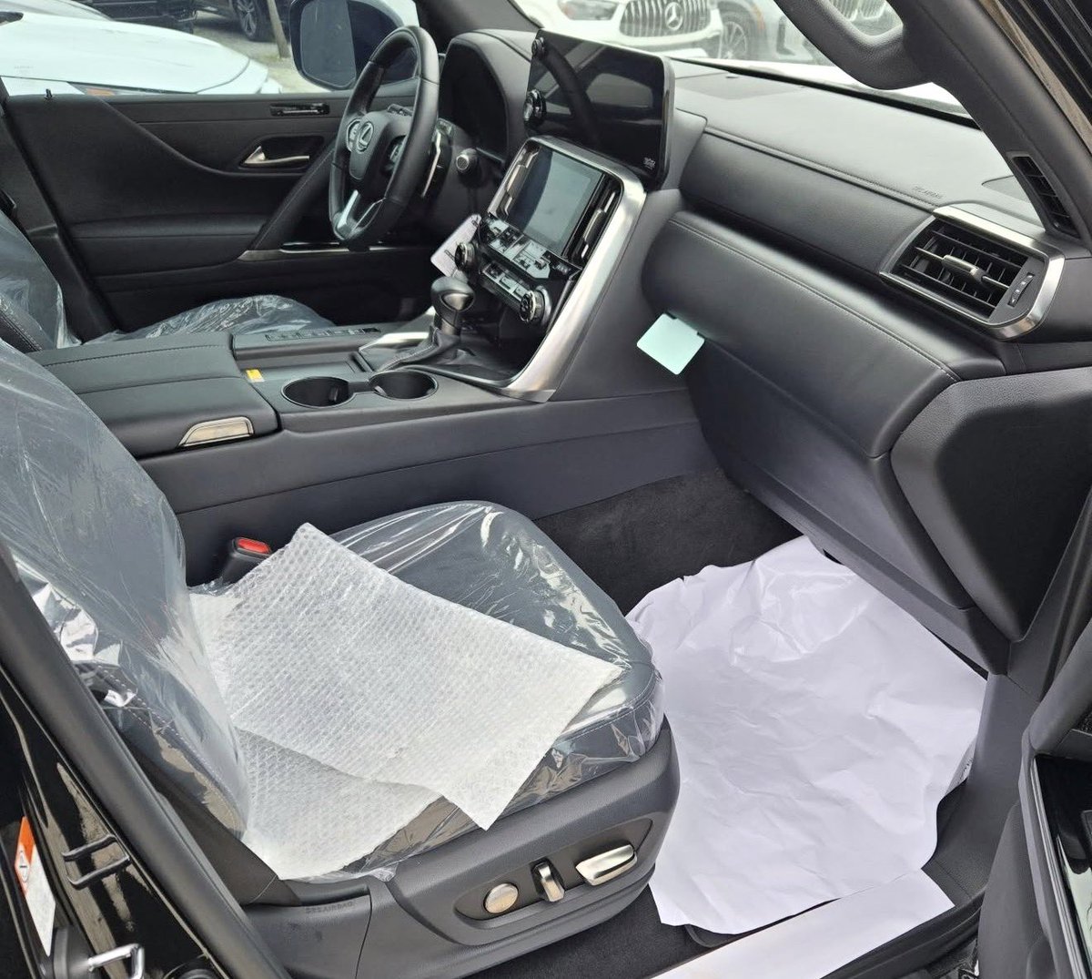 kena_ewuru's tweet photo. BRAND NEW 2025 LEXUS LX 600

PRICE: ₦270,000,000 https://t.co/4OVKVgdG2I