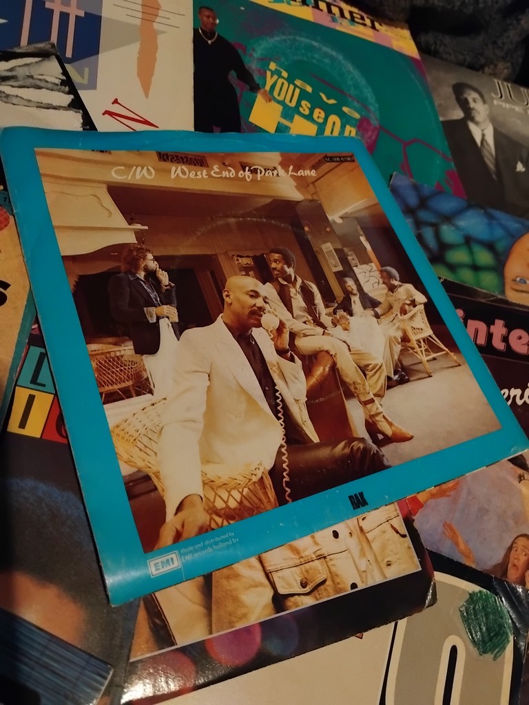 AFExploration's tweet photo. Hot Chocolate - I’ll Put You Together Again (1978)

#HotChocolate #ErrolBrown #70sMusic #1970s #Soul #Funk #Downtempo #RAK #45rpm #7InchRecord #GXML

Blogspot - https://t.co/Jc82RRu2r6 https://t.co/uyy2bbpoAV