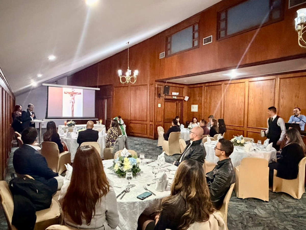 ecodesing's tweet photo. Una empresa se construye con personas. 🙌 Gracias a cada profesional que ha dejado su huella en estos 20 años de Ecodes Ingeniería. 
Llegar aquí nos llena de responsabilidad para seguir protegiendo nuestra biodiversidad. ¡Por muchas décadas más! #RestaurandoElFuturoQueSoñamos https://t.co/jNoVYTGlrH