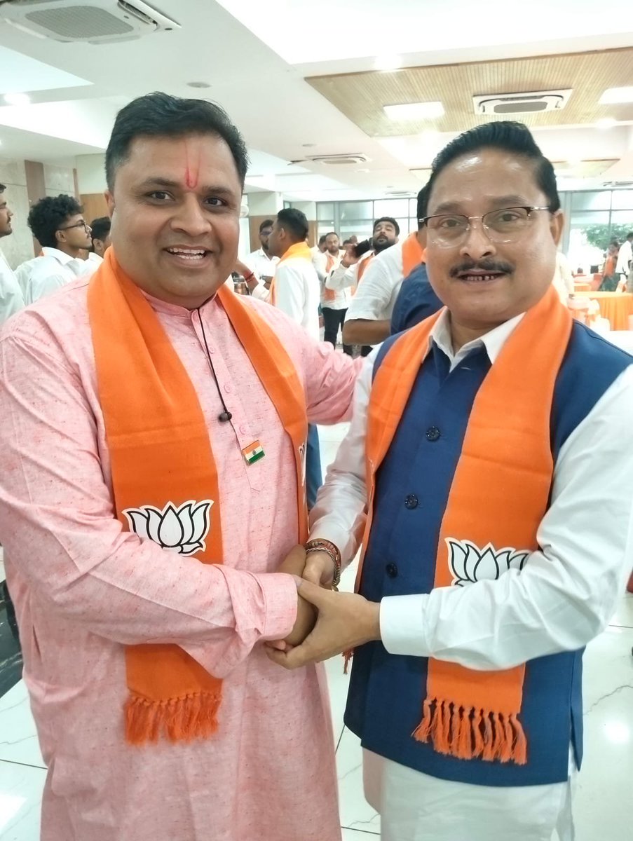 gauravruparelia's tweet photo. એક યાદગાર મુલાકાત..

આજે આસામ ભારતીય જનતા પાર્ટી ના પ્રદેશ અધ્યક્ષ અને માનનીય સાંસદ શ્રી દિલીપ સૈકિયા જી સાથે ખૂબ જ સૌહાર્દપૂર્ણ વાતાવરણમાં મુલાકાત થઈ
@BJP4Assam
@DilipSaikia4Bjp @BJP4Gujarat
#DilipSaikia #AssamBJP #BJP4Assam #Meeting #Guwahati #AssamDevelopment #NationFirst https://t.co/DYMF8zeTS7