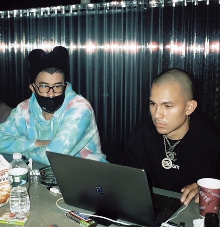 keiveiec's tweet photo. Tainy ha desarchivado en Instagram el post del anuncio del lanzamiento de X 100PRE de Bad Bunny. 👀

Se viene algo? https://t.co/e2oVLeyQnR