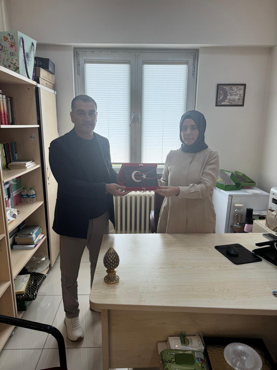 ebselazig2's tweet photo. İlahiyat Fakültesinde Profesör kadrosuna atanan, Prof. Dr. Nesrişah Saylan hocamıza hayırlı olsun ziyaretinde bulunduk. 
Kıymetli hocamızı tebrik eder, başarılarının devamını dileriz. https://t.co/0xDloMim6M