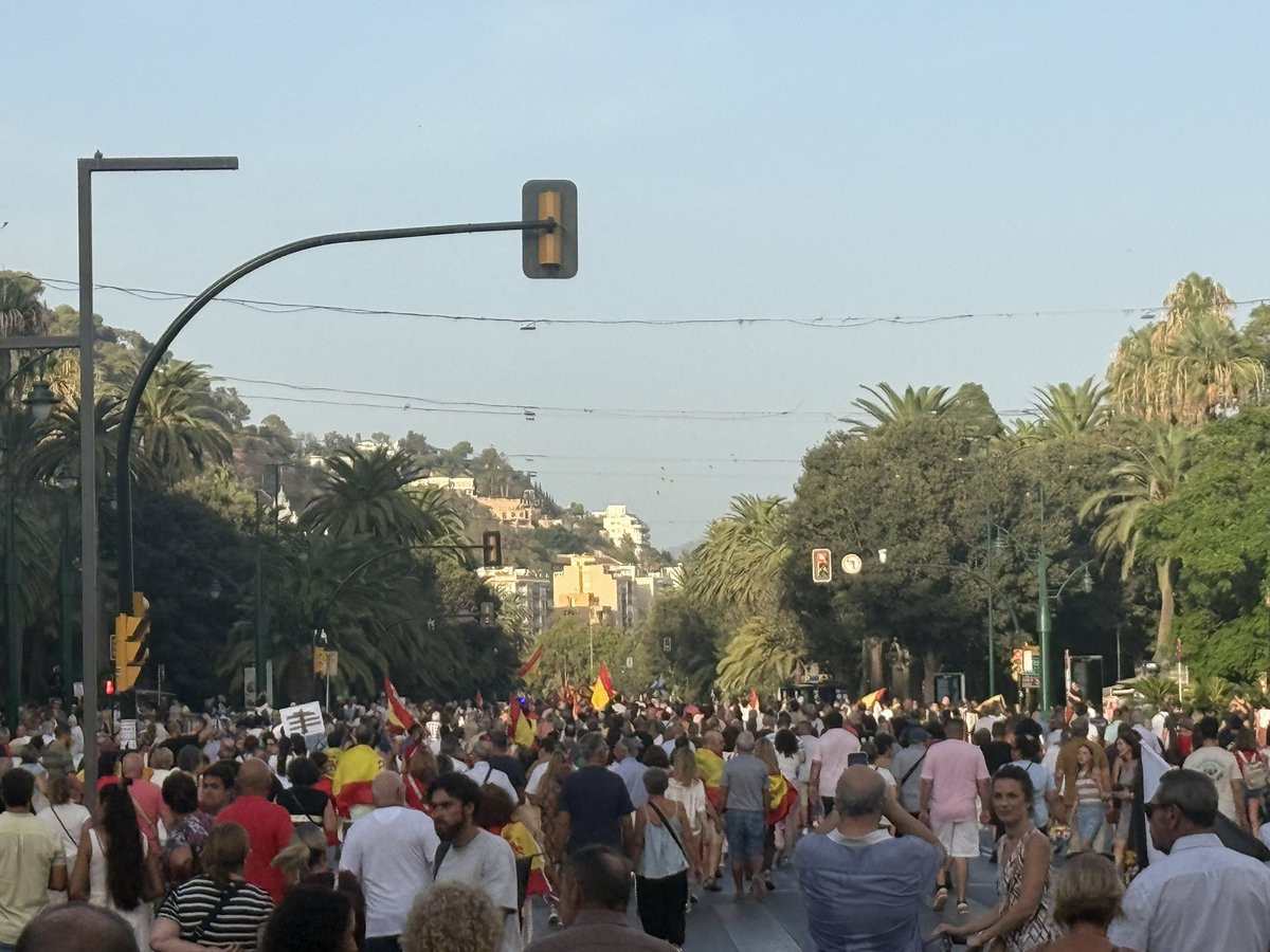 boke's tweet photo. Paseo del Parque con Plaza de la Marina en Málaga #CeutaNoEstáSola https://t.co/IvE9j4ct3J