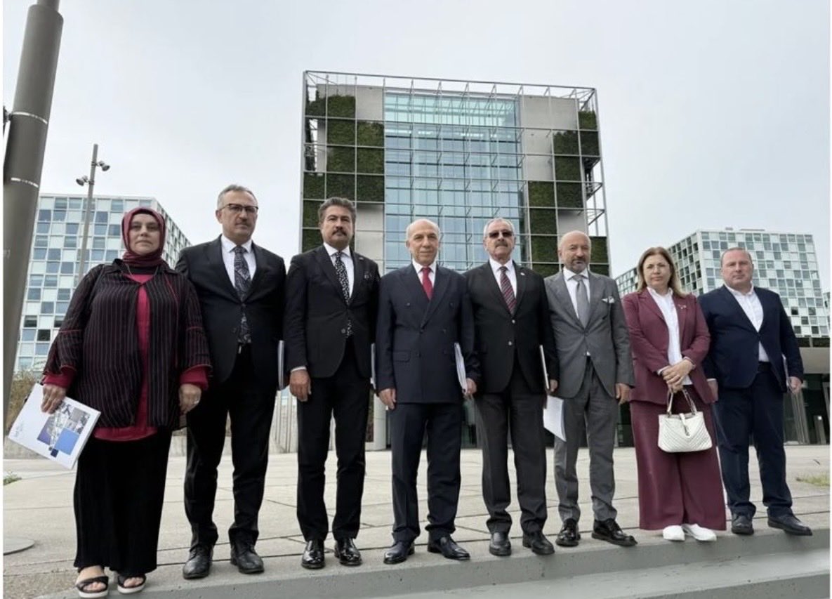 avmehmetsari34's tweet photo. 📍Lahey, Hollanda 

Mazlum Filistin’li kadın ve çocuklara karşı işlenen soykırım suçlarına ilişkin delilleri Uluslararası Ceza Mahkemesine (UCM)'ye sunmak üzere Lahey’deydik. 

İstanbul 2 Nolu Baromuzun içerisinde Anadolu Ajansı'nın (AA) Filistin'den derlediği fotoğraf ve videoların da yer aldığı Gazze'deki soykırımı gösteren delillerini yargılamada değerlendirmesi için (UCM) sunuldu. 

Baro Başkanımız başta olmak üzere emeği geçenlere teşekkür ediyorum. 

Mazlumların hak ve hukukunu savunmaya devam edeceğiz. 

https://t.co/W5aETvWbWJ

#FreePalestine