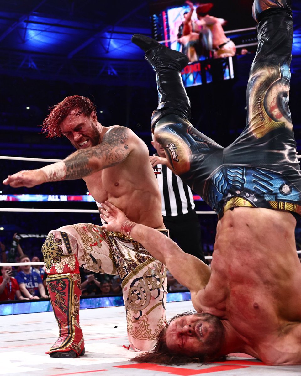 TheDrainmaker's tweet photo. This Omega/Ospreay shot is absolutely CRAZY. https://t.co/zmSBwy2Nzh