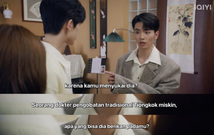 sweetieneom's tweet photo. sampe skrg masih kesel sama mantannya xifan, bisa”nya ngatain suye miskin😭 ibaratnya gini

yan heng: “emang lu sekaya apa sih? cuma dokter tcm aja belagu amat. kebun herbal berhektar” di bukit itu punya kakek lu kah?”

he suye: “ya emang punya kakek gua”

ceo kalah sama dokter😭 https://t.co/oB3Eflk54Q