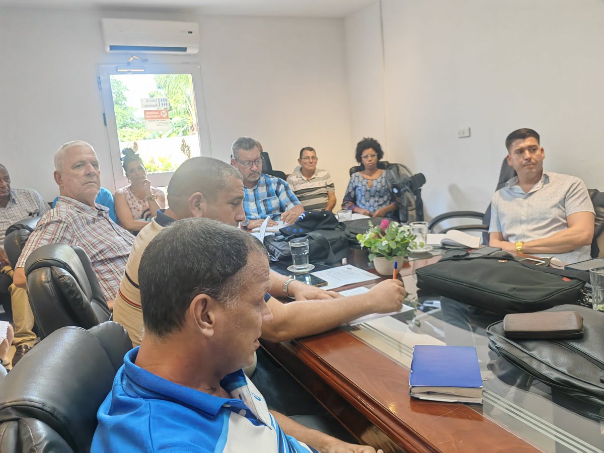 AntonioRdguezR's tweet photo. En la provincia, Ciego de Ávila, junto a las autoridades del PCC, Gobierno y Presidentes de OSDE, atendidas, evaluamos la implementación de las Transformaciones Aconómicas y Sociales, El Abasto, Saneamiento,  las Fuentes Alterntivas que se utilizan y la Sequía #CubaVive #INRHCuba https://t.co/iCCSXoKih9