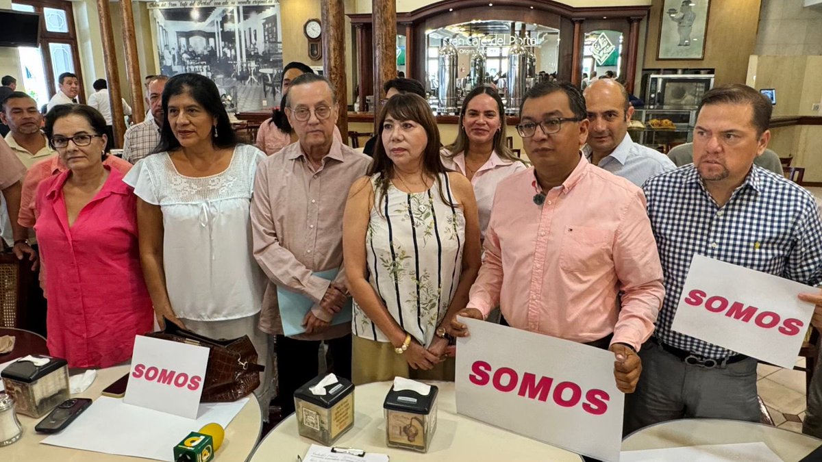 REscobarOficial's tweet photo. Desde Veracruz lo decimos con claridad: SOMOS acata la ley, pero no renuncia a señalar lo que considera injusto e inequitativo.

Podrán obligarnos a cambiar nombre, colores o logotipo; lo que no pueden cambiar es nuestra convicción.

En 2027 estaremos en la boleta, representando a la sociedad civil que exige democracia, congruencia y piso parejo.

#SOMOS #Veracruz #RumboAl2027
@SomosMxMexico