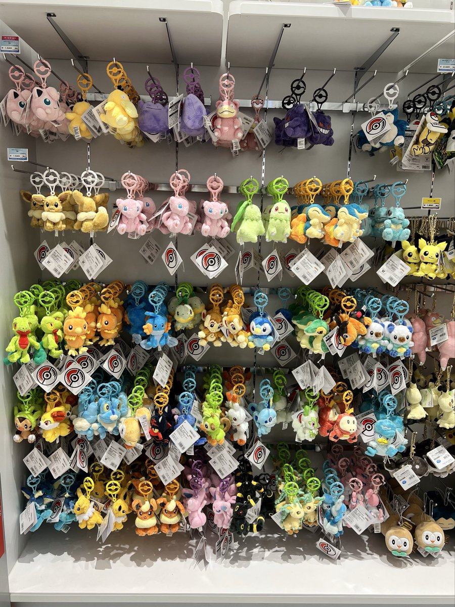 Rex11Skywalker's tweet photo. ガブ、きみにきめたっ。
目つきの悪さと、ふてぶてしさがたまらん💜
ポケふた活の相棒にしよ。

ポケモンセンターいつまでもおれるわ🙂
#ポケモンfit
#ポケモンセンター
#ポケモンGO
#ポケGO
#ポケふた https://t.co/dJ2xQcp0CM