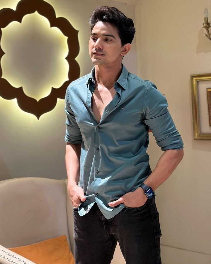 PriyankaSigi953's tweet photo. Jhut kitna bhi majboot ho lekin such ke aage usko haarna hi padta hai 
Rohit Chandel innocent hai 
#JusticeForRohitChandel https://t.co/Y5wpBoIYQS