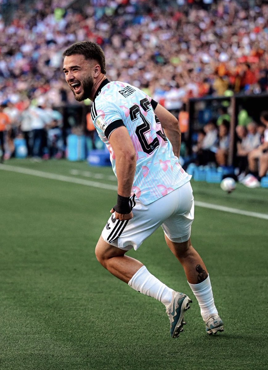 sachatavolieri's tweet photo. 🚨 EXCLUSIVE : Nicolas Raskin REJECTS Besiktas JK ! 🦅 ⚪️⚫️

🤝 Clubs finally agreed on a deal but the Belgian player is not convinced by the project offered to him by the Turkish club. 

🇧🇪  Raskin to Besiktas won’t happen. 

❌ Deal OFF ! #mercato https://t.co/FZXHxZrN9x