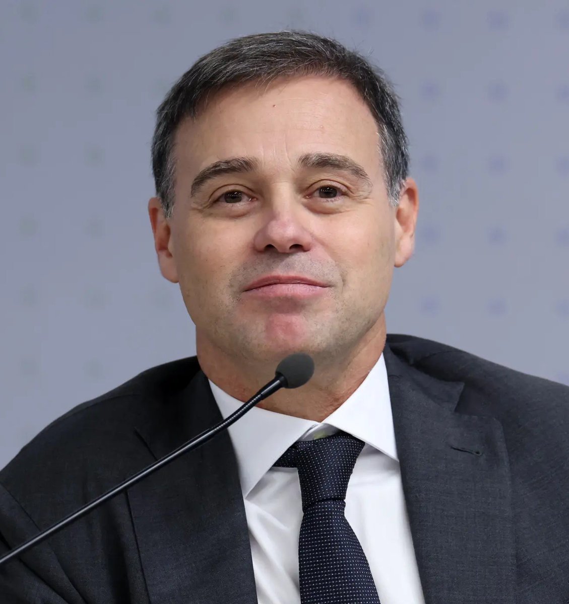 NP__Oficial's tweet photo. 🚨 ATENÇÃO l Mendonça confirma depoimento de Vorcaro sem PF e diz que Moraes não foi tema do encontro

Será que o ministro tava evangelizando o banqueiro? https://t.co/d8HSKjllMg