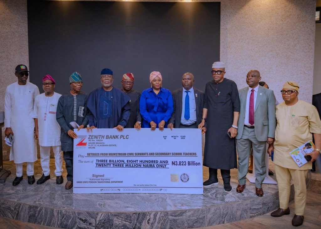 AdoAdeboye's tweet photo. GOV AIYEDATIWA FLAGS OFF PAYMENT OF N3.82B GRATUITIES TO 2020 RETIREES 

Ondo State Governor, His Excellency, Hon. Lucky Orimisan Aiyedatiwa, on Wednesday flagged off the payment of N3.82 billion gratuities to 985 retirees of the state public service, covering the 2020 batch... https://t.co/OkZQhpfrMA