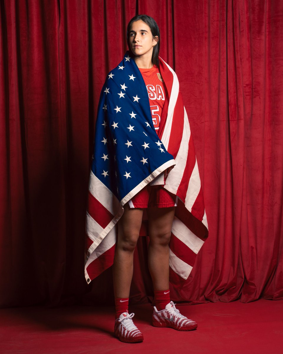ShowCaseShabazz's tweet photo. OF EVERYONE ON TEAM USA 

OPEN SHOT 

FATE OF THE UNIVERSE ON THE LINE 

OR THE MARTIANS HAVE THE DEATH BEAM POINTED AT EARTH

 YOU BETTER HIT IT 

I WANT SONIA CITRON 

SONIA’S GOT ICE WATER IN HER VIENS 

SONIA IS THAT TYPE OF PLAYER https://t.co/OsA1Waw2H1