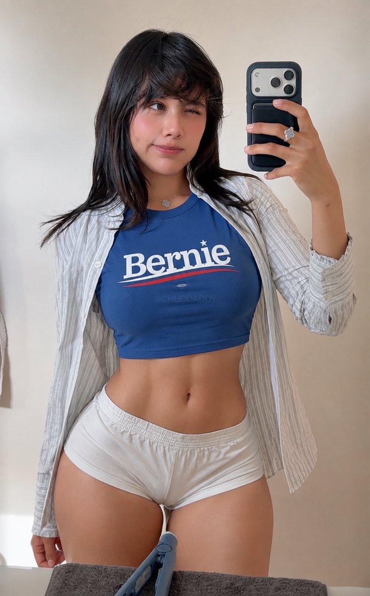 picsaesthe's tweet photo. Neekolul bringing back the iconic Bernie fit. Classic! https://t.co/OVpij5C0ai