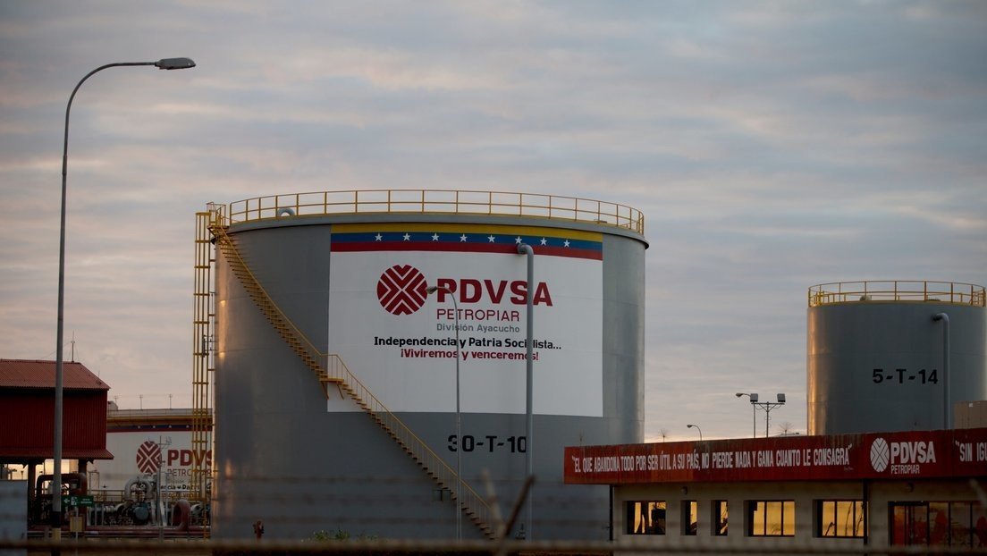 ActualidadRT's tweet photo. ¿Por qué hay más preguntas que respuestas sobre el inédito acuerdo energético entre EE.UU. y Venezuela? https://t.co/lQS3ugCPOD

El anuncio pone en perspectiva la evolución histórica de su principal industria. https://t.co/Be6men69XX